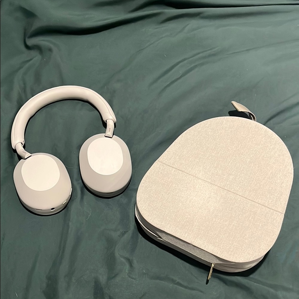 Sony WH-1000XM5